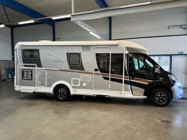 Dethleffs T7051 Diplomat 150 PK 1e Eig 09-2016 Nieuwstaat zeer luxe uitvoering